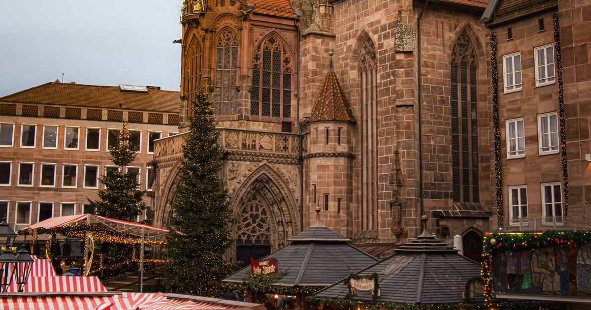 Nuremberg Christmas Market 2026: Dates, Tips & What to Eat